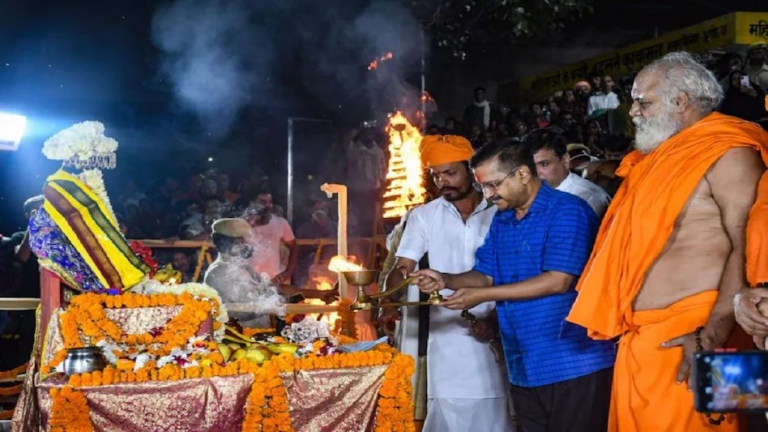 Arvind Kejriwal seeks Lord Ram’s blessings at Ayodhya, had earlier invoked his Nani to support Babri Masjid