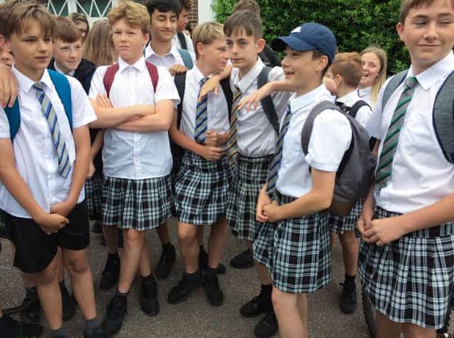 United Kingdom: Primary school makes boys wear skirts to promote ‘gender equality’