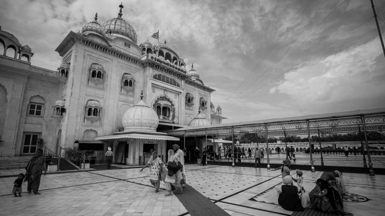 Busting the Hindu Vs Sikh narrative: How Hindus saved and helped Sikh Gurus, provided weapons training and donated for Gurudwaras