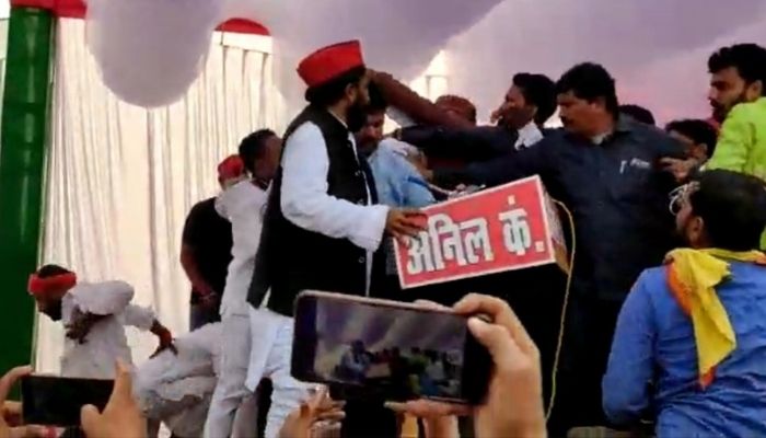 King Kong vs Godzilla at Samajwadi party meet ahead of elections, workers throw blows at each other on stage