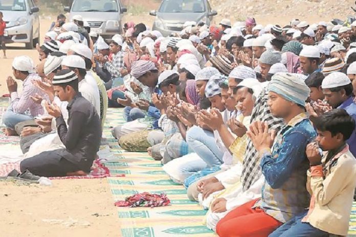 Gurugram administration withdraws its decision to allow Namaz in 8 public places after the protest of the Hindus