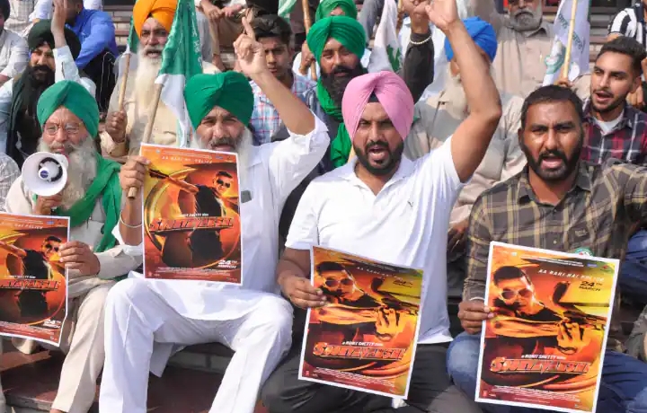 Punjab: Farmers stop screening of Akshay Kumar starrer Sooryavanshi because the actor ‘supports farm laws and praises PM Modi’