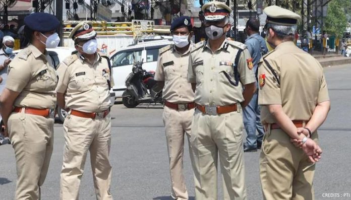 Great achievement: Delhi police arrest man with a bag of firecrackers
