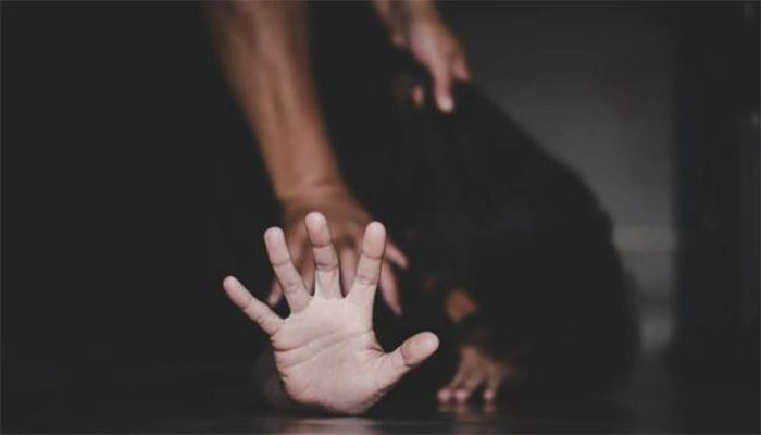 Maharashtra: Minor girl gang-raped by 400 men including a Policeman over a period of six months, 3 arrested