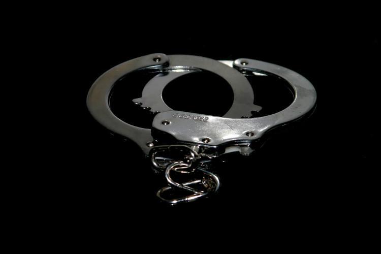 Delhi police arrest notorious snatchers Arvind alias Kejriwal and 2 others, recover a stolen bike, mobile phone and knife from them