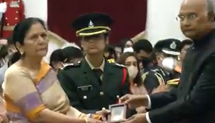 Major Vibhuti Shankar Dhoundiyal receives Shaurya Chakra posthumously for Pulwama operation in which five terrorists were killed, watch