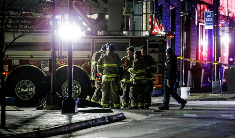 USA: Christmas parade turns into bloodbath, man runs car over people 3 days after Rittenhouse verdict