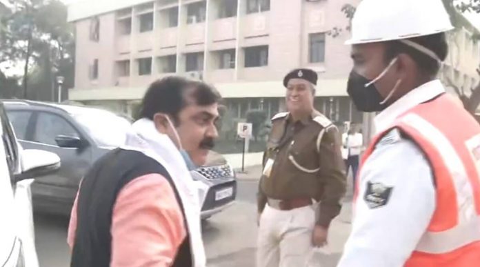 Bihar Labour minister JIvesh Mishra turns furious after his car was stopped at Bihar assembly