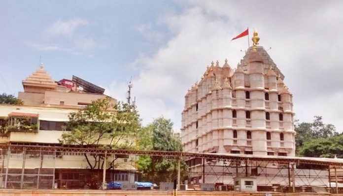 Siddhivinayak temple: 9 shopkeepers nabbed for running 'darshan scam