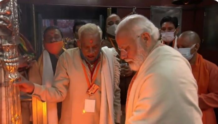 PM Modi offers prayers at Kal Bhairav temple in Varanasi, gets showered with petals