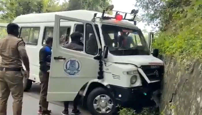 Ambulance carrying mortal remains of IAF chopper crash victims meets with an accident, officers sustain minor injuries