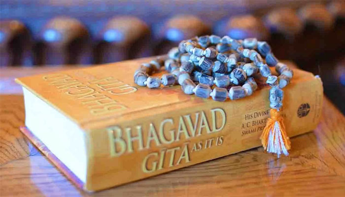 Bihar: Teacher Sadaf Jahan threw Shrimad Bhagwad Gita in dustbin, abused Hindu Gods and Goddesses, class four student says