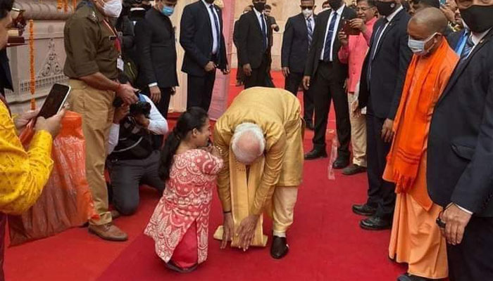 Viral message says PM Modi touched feet of IAS officer Aarti Dogra, calling her ‘chief architect’ of Kashi Vishwanath Corridor: Here is the truth