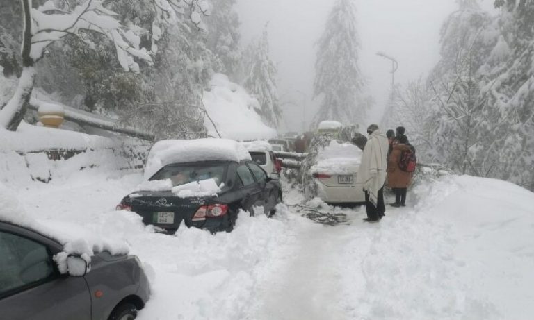 Pakistan: 21 people including 9 kids freeze to death in cars stranded in snow after thousands flock to Murree hill station to watch snowfall