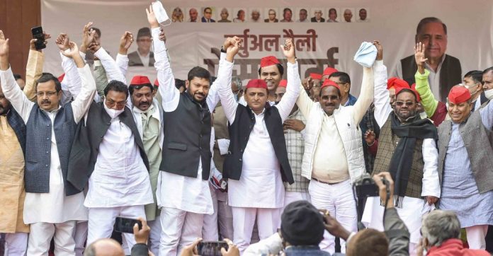 UP police sends notice to Akhilesh Yadav for calling crowd at party office