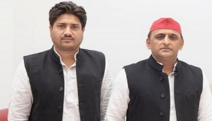 Nahid Hasan and Akhilesh Yadav