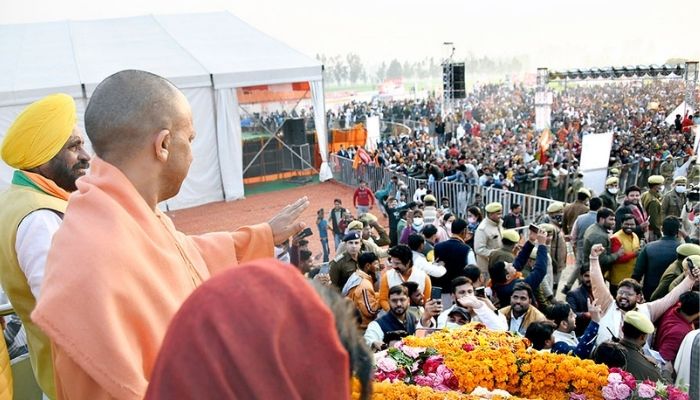 Yogi roars in Rampur, reminds Akhilesh about the firing on devotees of Ram by the then SP government