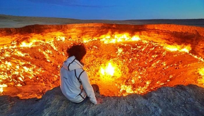 Turkmenistan President orders officials to find a way to extinguish the fire at ‘Gateway to Hell’, the gas grater that is burning for half a century