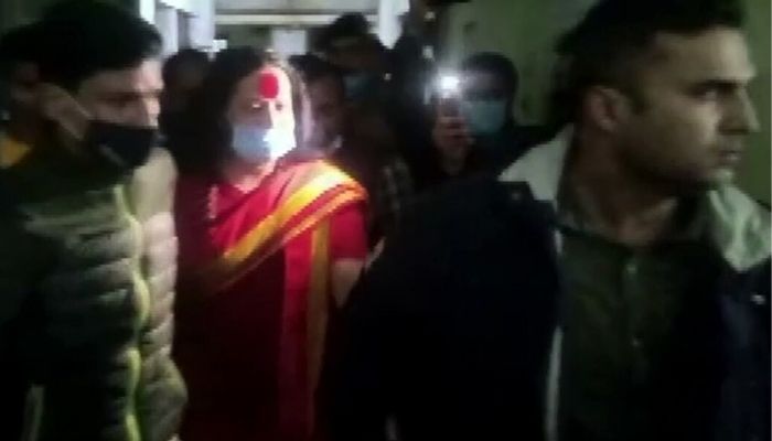After Chhattisgarh, now Maharashtra police file case against Kalicharan Maharaj for criticising Gandhi, taken to Thane for interrogation