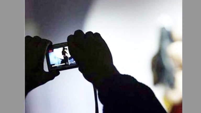 Mumbai: Man rapes woman, wife films the act, tries to blackmail victim, accused Yusuf arrested from Kolkata