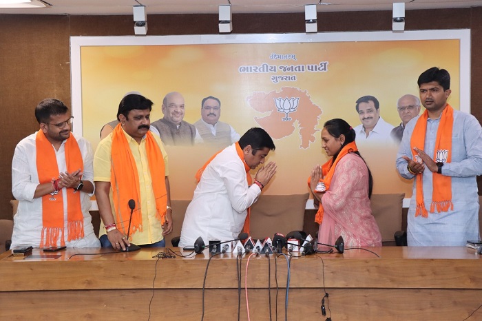 Gujarat: Kundan Kothiya becomes sixth AAP councillor of Surat to join BJP, cites ‘harassment and insult’ in party