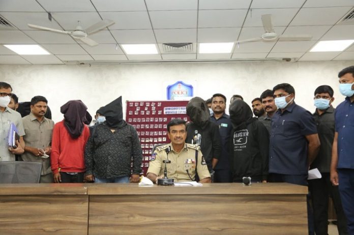 Hyd Police arrests seven people for robbing migrant workers