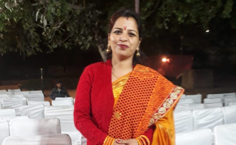 CBI nabs AAP councillor Geeta Rawat red-handed while taking bribe, also arrests groundnut seller Sanaullah who used to collect bribes for her