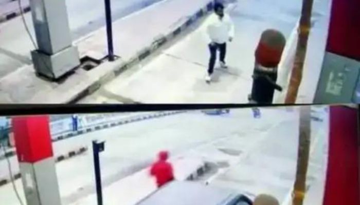 Inconsistencies appear in two versions of the attack on Asaduddin Owaisi, different things mentioned in two FIRs