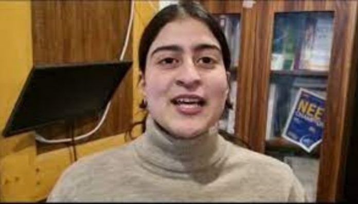 Islamists threaten Kashmir topper girl