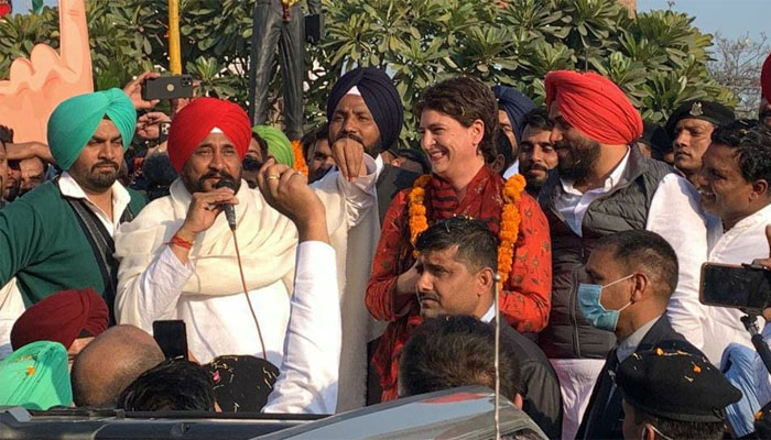 Punjab: Priyanka Gandhi Vadra cheers, claps as Charanjit Singh Channi spreads hate against people of UP and Bihar
