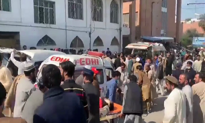 Pakistan: Blast at Shia Mosque in Peshawar’s Kocha Risaldar kills 30, injures 50 during Friday prayers