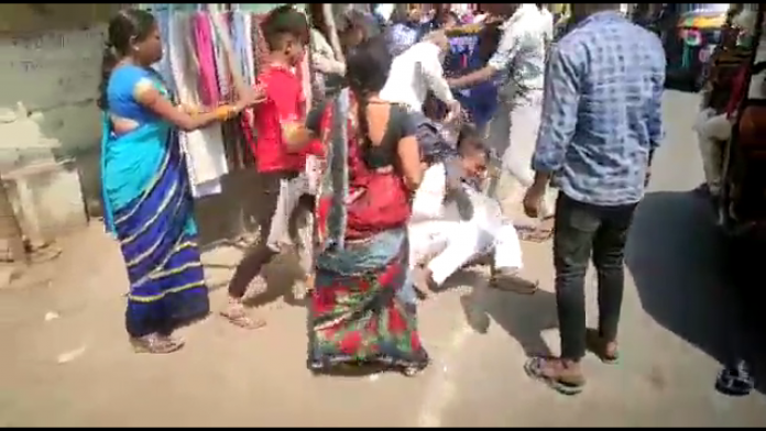 JDU leader molests woman, public thrashes him with slippers: Video viral