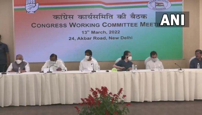 Congress CWC meeting: 5 senior members and Manmohan Singh absent; party workers protest against G-23 leaders outside AICC headquarters