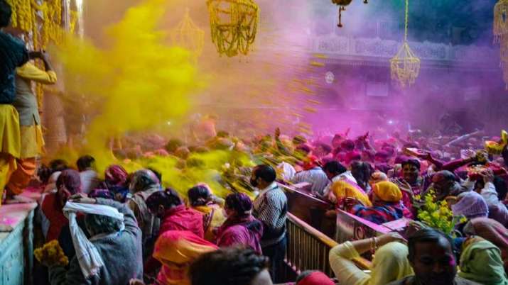 Jharkhand: Islamists halt celebratory procession, pelt stones at a group of Hindus celebrating Holi, damage police vehicles
