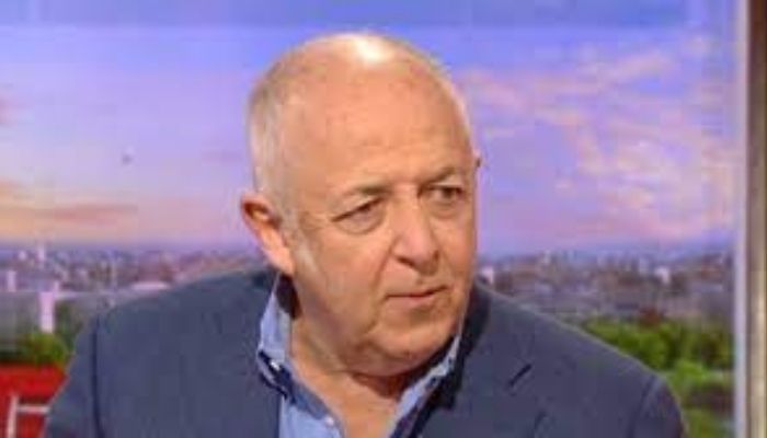 BBC middle east editor coaches Ukrainians on how to use petrol bomb against Russian tanks and armoured vehicles