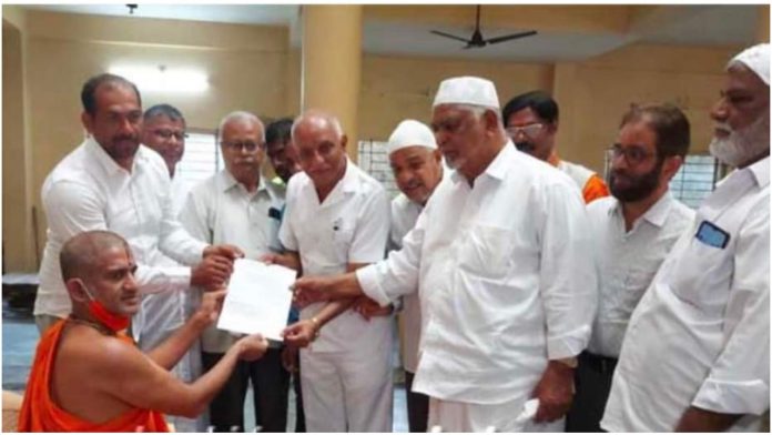Muslim traders met Pejavara swamiji to seek permission for shops in Hindu temples and fairs