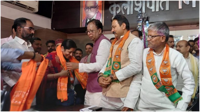 Bihar: Three MLAs of NDA ally Vikassheel Insaan Party quits party and joins BJP, making it the single largest party