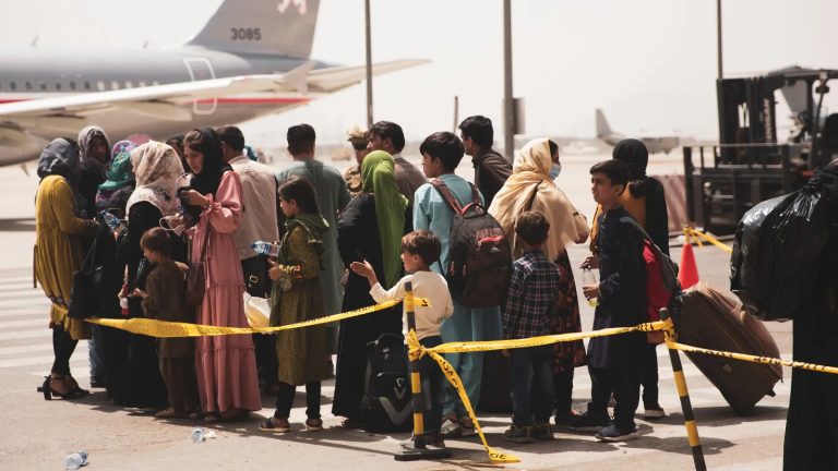Afghanistan: Taliban prevent women from boarding flights without male companions