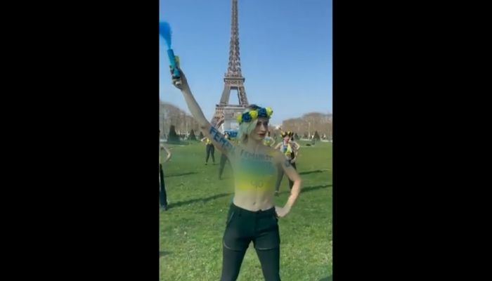 Amid Russia-Ukraine war, women in Paris go topless to protest against Vladimir Putin