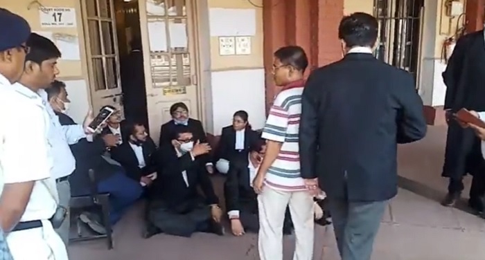 West Bengal: TMC legal wing bars lawyers from entering Court of Justice Gangopadhyay who ordered CBI probe in SSC corruption case