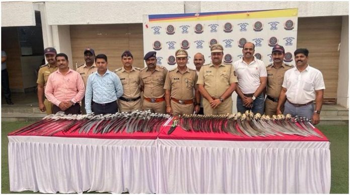 92 swords confiscated from Punjab to Pimpri Chinchwad in courier