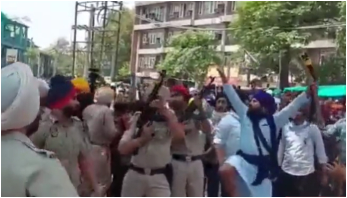 Sword brandishing Khalistanis do bhangra as police fire in the air to control the mob in Patiala: Watch visual
