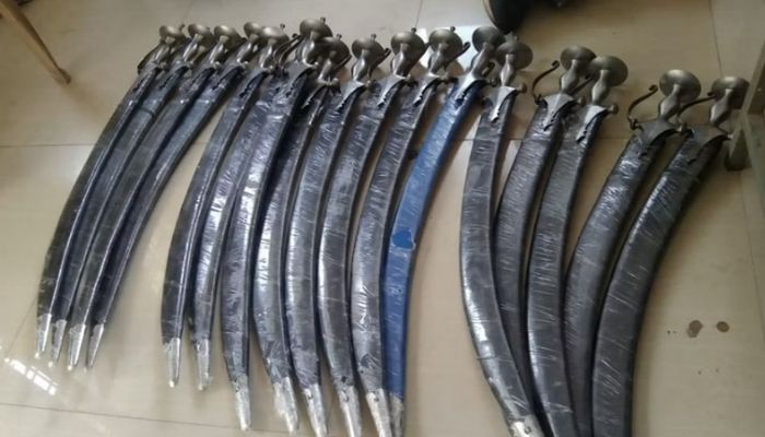 Another batch of weapons supplied from Punjab recovered in Maharashtra, 25 swords seized from a vehicle in Nanded