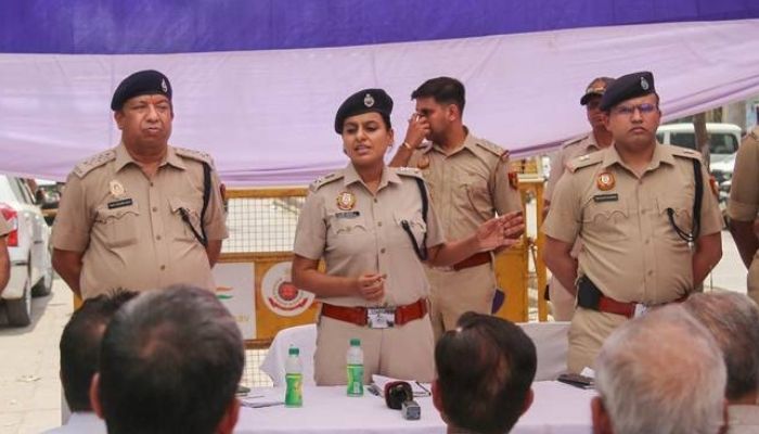 At Aman Committee Meeting, BJP councillor Garima Gupta stopped from speaking after she points out the role of Bangladeshi Muslims in the Jahangirpuri violence