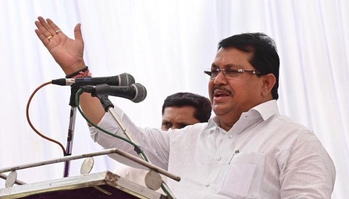 Those who want CM Uddhav Thackeray to chant Hanuman Chalisa are ‘neech’ and ‘h*rami’: MVA Minister Vijay Wadettiwar