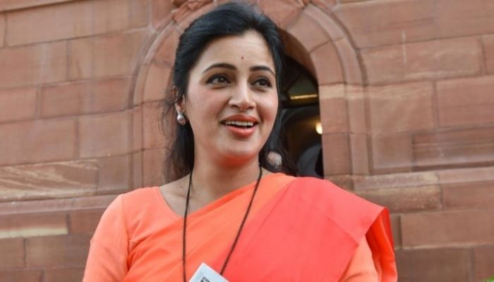 Hanuman Chalisa row: MP Navneet Rana writes a letter to Lok Sabha speaker, alleges casteist abuse by Maharashtra Police