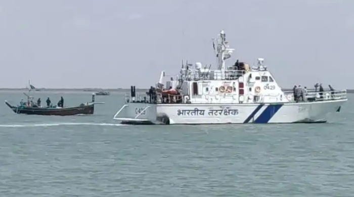 Pakistani boat ‘Al Haj’ apprehended on the Indian side of Arabian sea with heroin worth Rs 280 crores
