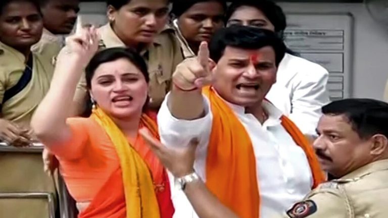 Uddhav Thackeray government to launch probe to identify ‘elements’ who persuaded Ranas to recite Hanuman Chalisa outside Matoshree