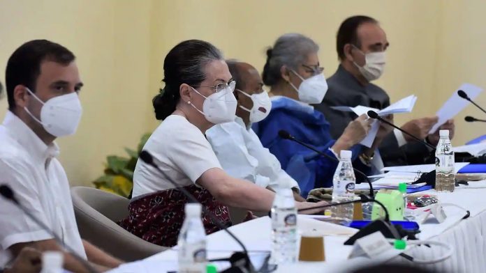 Sonia Gandhi meets top Congress leaders, poll strategist Prashant Kishor present