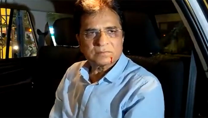 Shiv Sainiks attack BJP leader Kirit Somaiya as law and order in state collapses